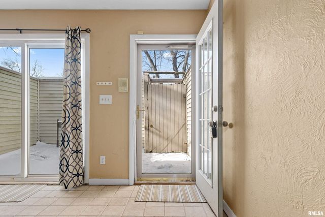 6809 N FROSTWOOD Parkway B5, Peoria, IL 61605