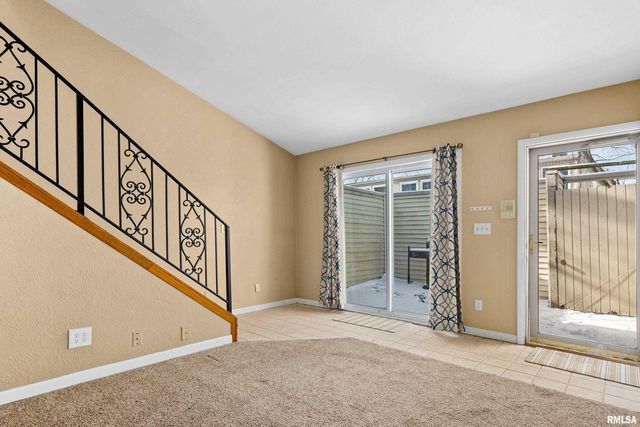 6809 N FROSTWOOD Parkway B5, Peoria, IL 61605