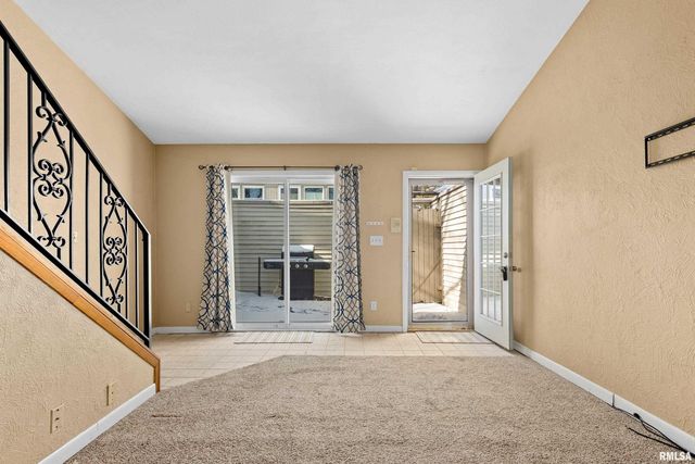 6809 N FROSTWOOD Parkway B5, Peoria, IL 61605