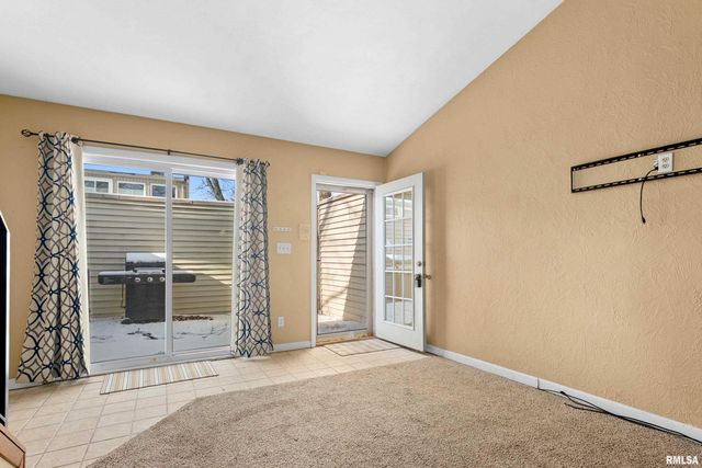 6809 N FROSTWOOD Parkway B5, Peoria, IL 61605