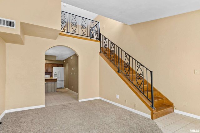 6809 N FROSTWOOD Parkway B5, Peoria, IL 61605