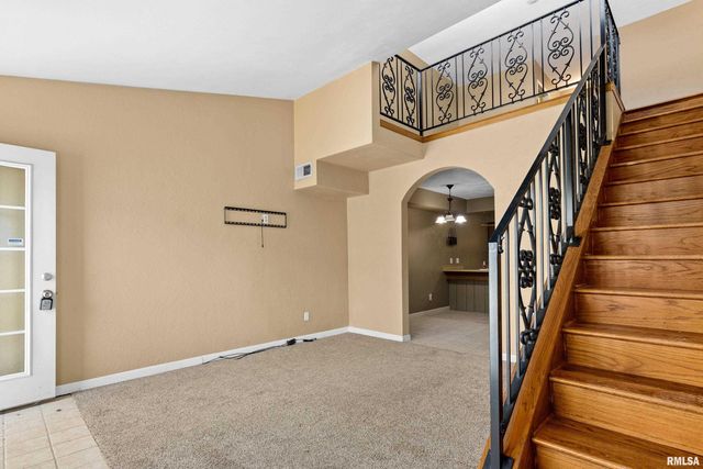 6809 N FROSTWOOD Parkway B5, Peoria, IL 61605