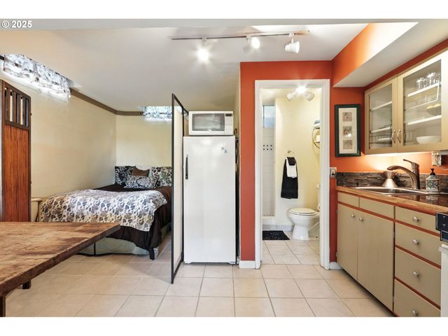 7149 Sw 3RD Ave, Portland, OR 97219