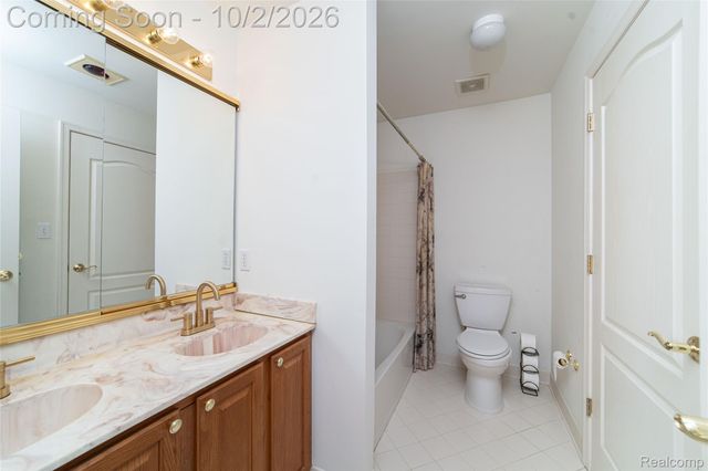 1048 Cantor Lane, South Lyon, MI 48178
