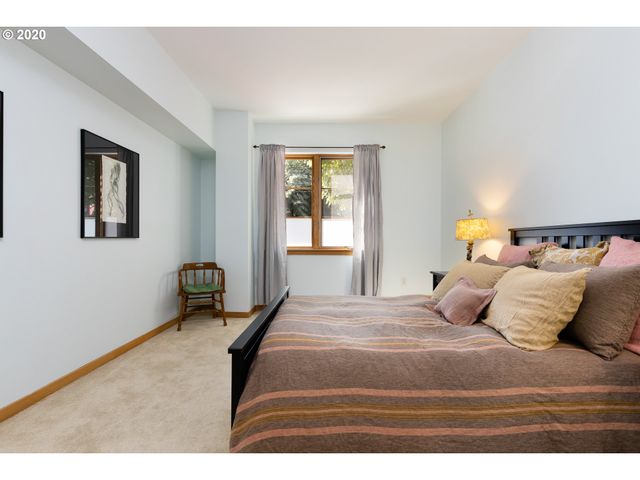 1130 Nw 12TH Ave, Portland, OR 97209