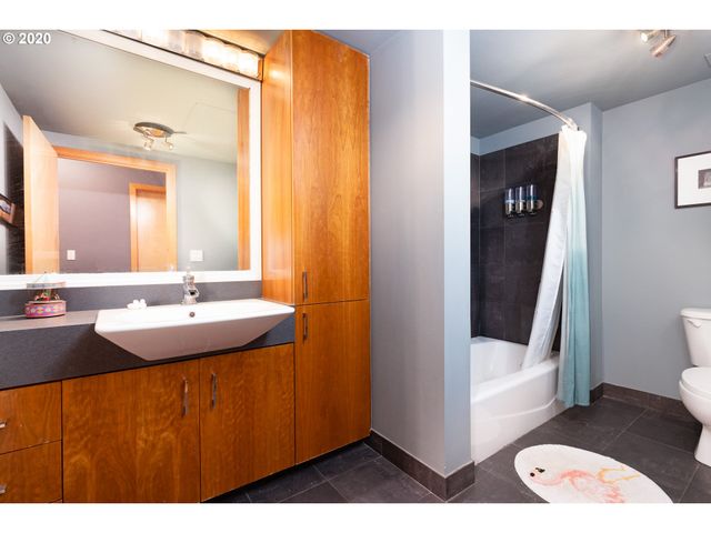 1130 Nw 12TH Ave, Portland, OR 97209