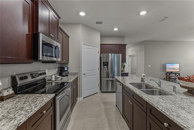 12701 EASTPOINTE DRIVE, Dade City, FL 33525