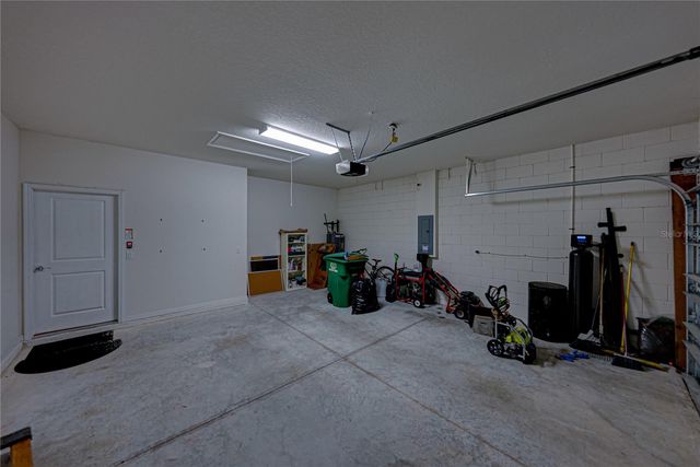 12701 EASTPOINTE DRIVE, Dade City, FL 33525