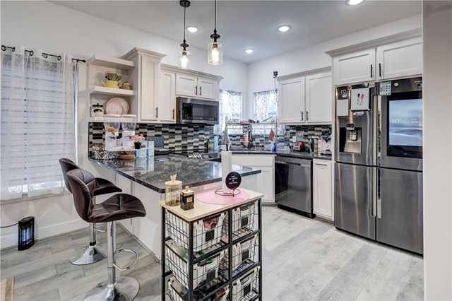 1824 Silverback Way, Pittsburg, KS 66762