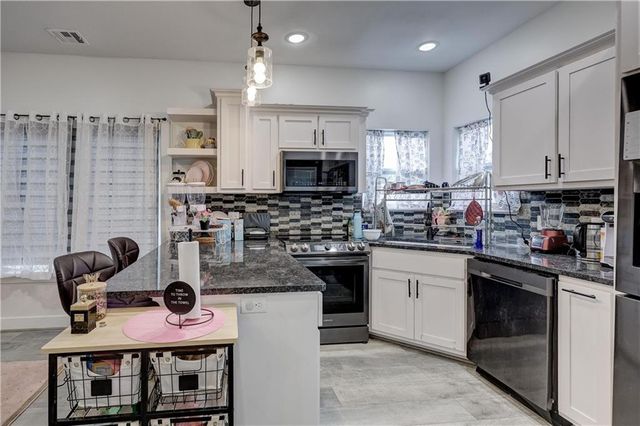 1824 Silverback Way, Pittsburg, KS 66762