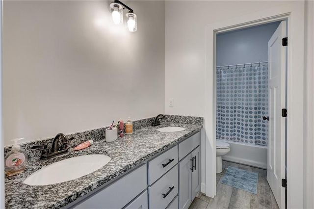 1824 Silverback Way, Pittsburg, KS 66762