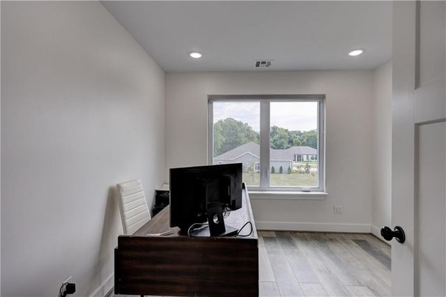 1824 Silverback Way, Pittsburg, KS 66762