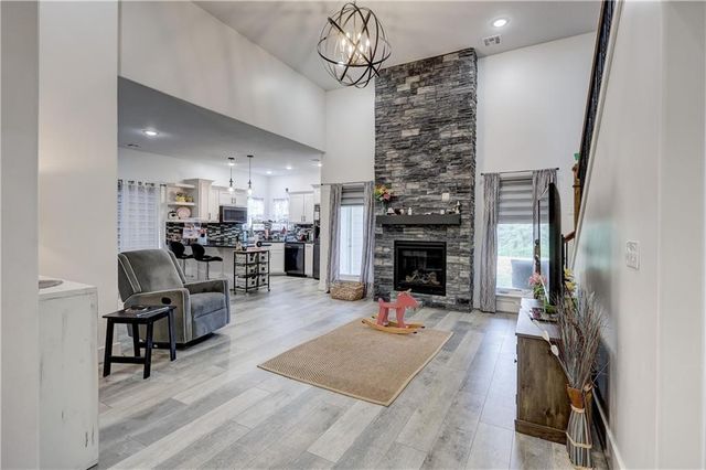 1824 Silverback Way, Pittsburg, KS 66762