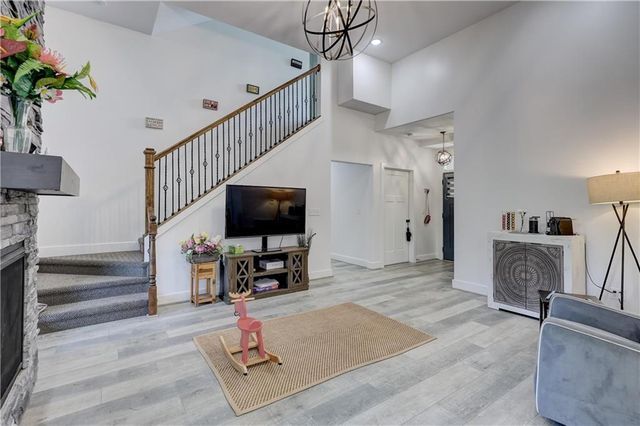 1824 Silverback Way, Pittsburg, KS 66762