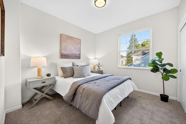 4939 Windsor Village Ln, Fair Oaks, CA 95628