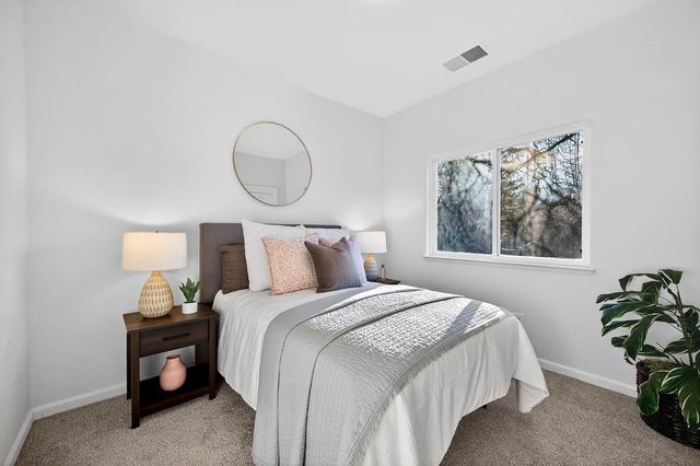 4939 Windsor Village Ln, Fair Oaks, CA 95628