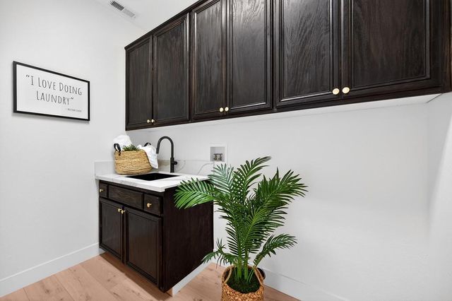 4939 Windsor Village Ln, Fair Oaks, CA 95628