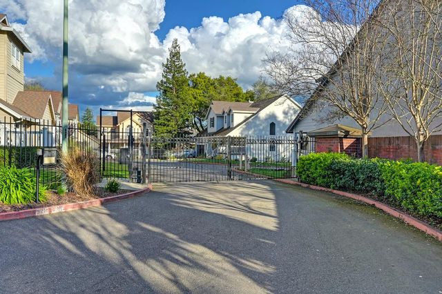 4939 Windsor Village Ln, Fair Oaks, CA 95628