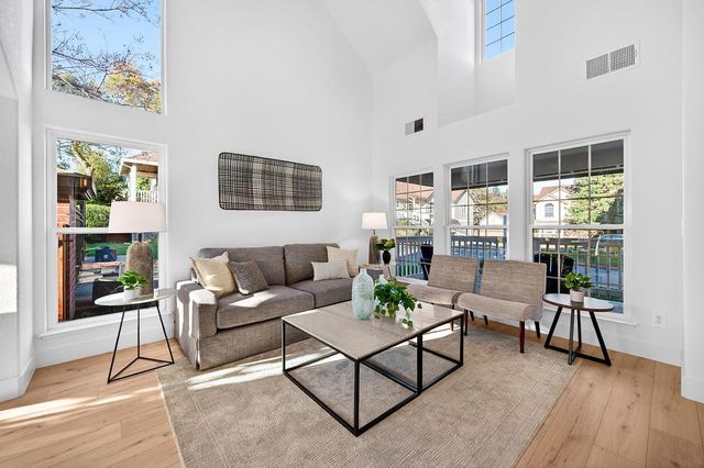 4939 Windsor Village Ln, Fair Oaks, CA 95628