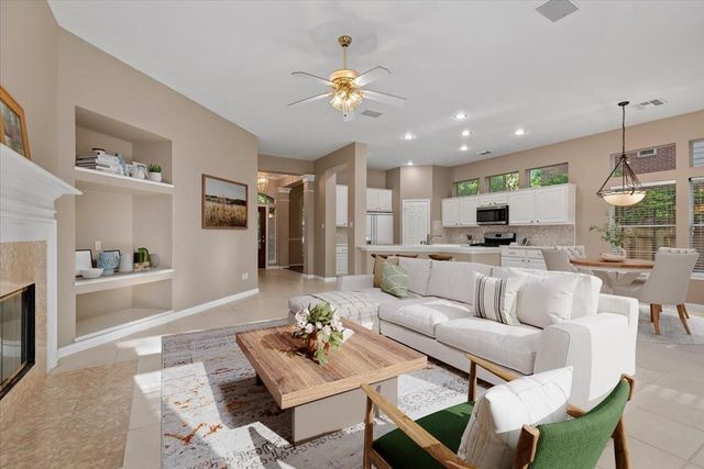 2 Mellow Wood Place, The Woodlands, TX 77381