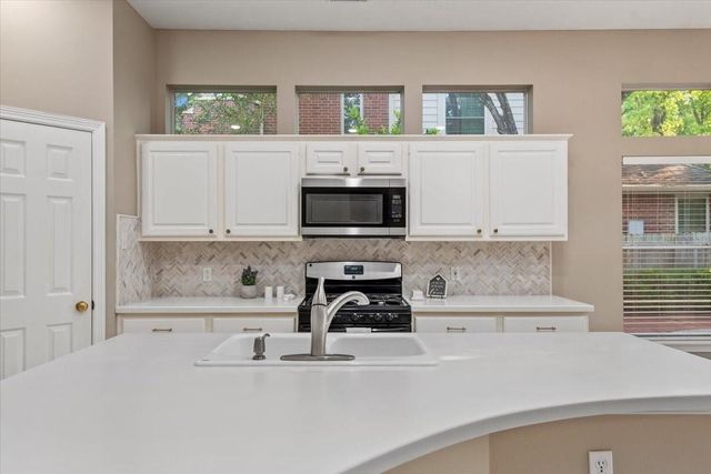 2 Mellow Wood Place, The Woodlands, TX 77381