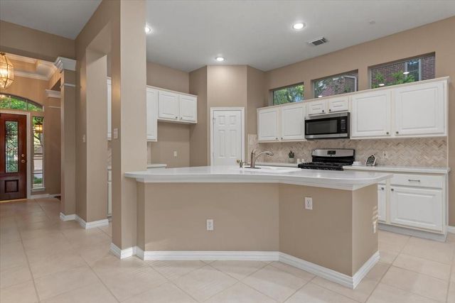 2 Mellow Wood Place, The Woodlands, TX 77381