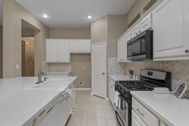 2 Mellow Wood Place, The Woodlands, TX 77381