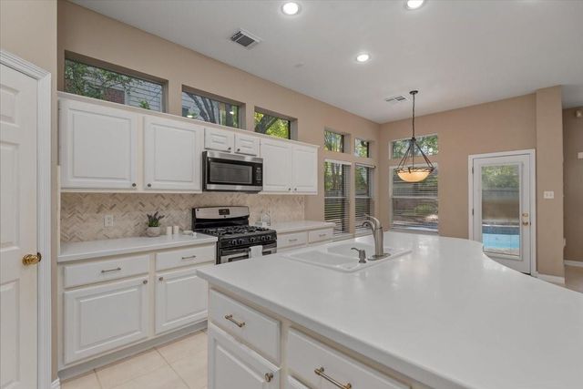 2 Mellow Wood Place, The Woodlands, TX 77381