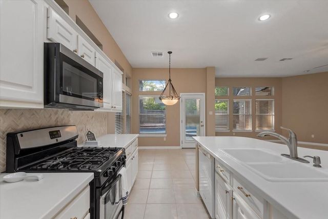 2 Mellow Wood Place, The Woodlands, TX 77381