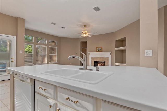 2 Mellow Wood Place, The Woodlands, TX 77381