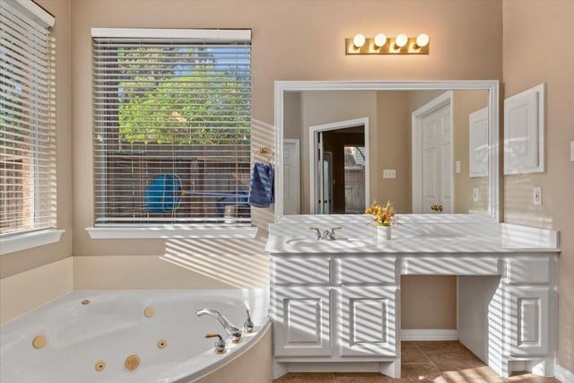 2 Mellow Wood Place, The Woodlands, TX 77381