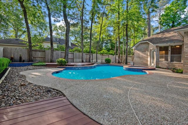 2 Mellow Wood Place, The Woodlands, TX 77381