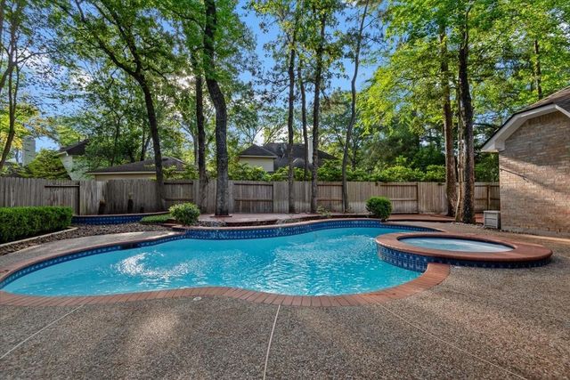 2 Mellow Wood Place, The Woodlands, TX 77381