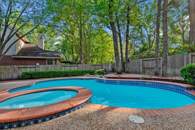 2 Mellow Wood Place, The Woodlands, TX 77381