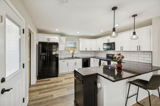 697 Cross Street, Rossville, GA 30741