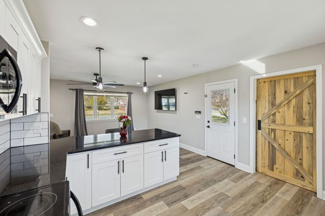 697 Cross Street, Rossville, GA 30741