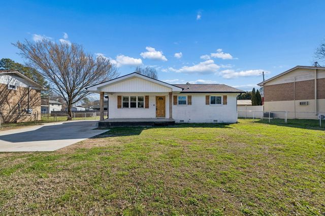 697 Cross Street, Rossville, GA 30741