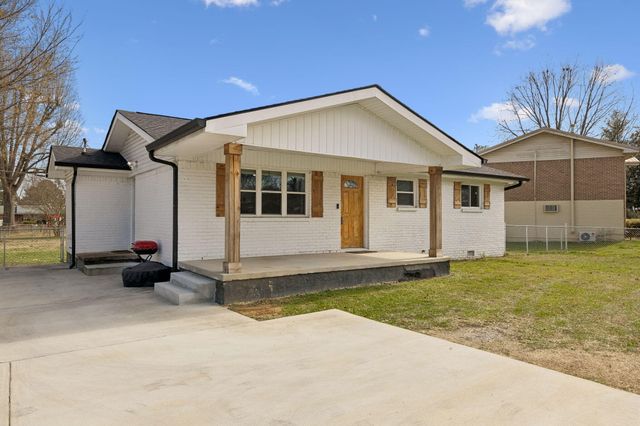 697 Cross Street, Rossville, GA 30741