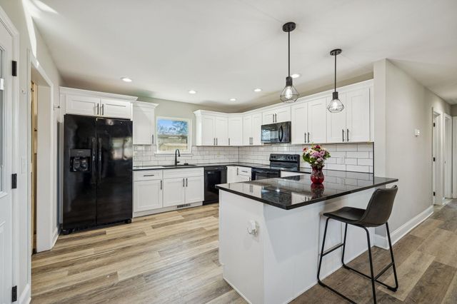 697 Cross Street, Rossville, GA 30741