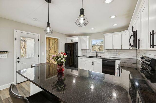 697 Cross Street, Rossville, GA 30741