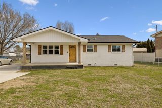 697 Cross Street, Rossville, GA 30741