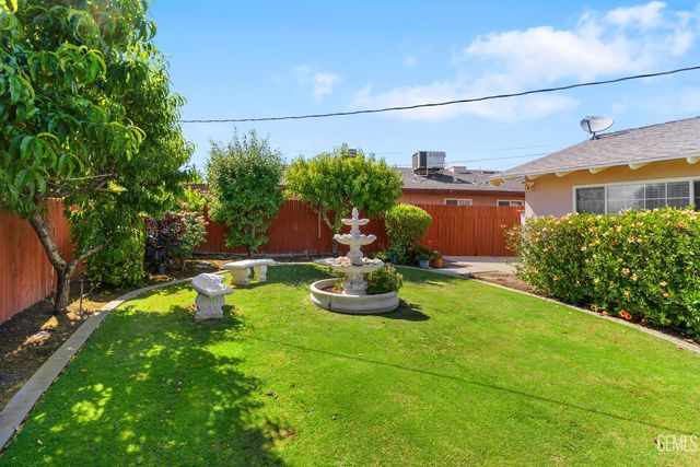 2715 Clemson Court, Bakersfield, CA 93306