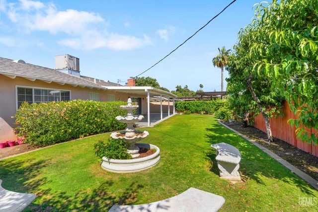 2715 Clemson Court, Bakersfield, CA 93306