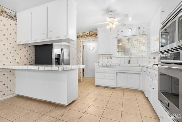 2715 Clemson Court, Bakersfield, CA 93306