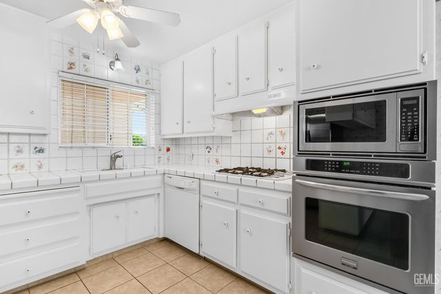2715 Clemson Court, Bakersfield, CA 93306