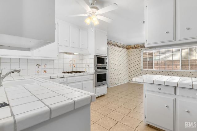2715 Clemson Court, Bakersfield, CA 93306