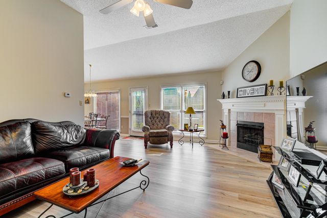 1968 CHIMNEYROCK BLVD E, Cordova, TN 38016