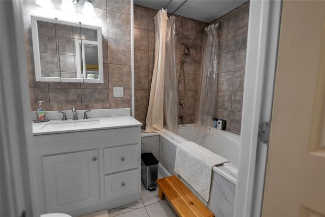 4416 VILLAGE Street, Erie, PA 16506