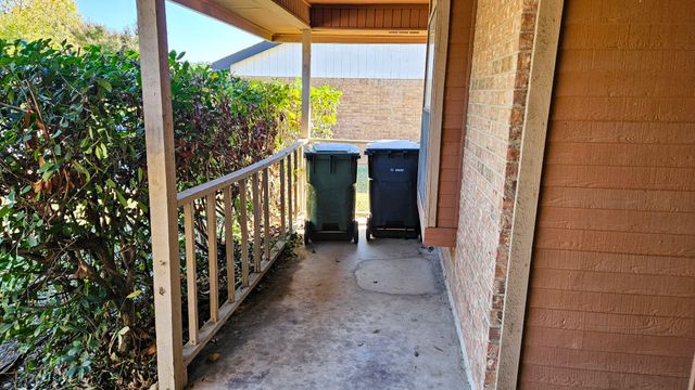 404 Lemon Drive, Arlington, TX 76018