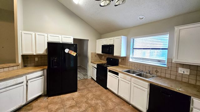 404 Lemon Drive, Arlington, TX 76018